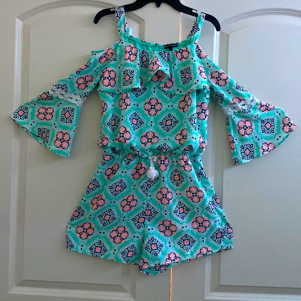 Cute girly romper.🤍
